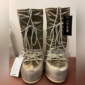 Brand new with tags attached Moon Boots in platinum, US size 9/10.
